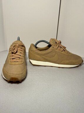 Nike Women’s 9 Daybreak PRM MF in Vachetta Tan Retro Sneaker Shoes